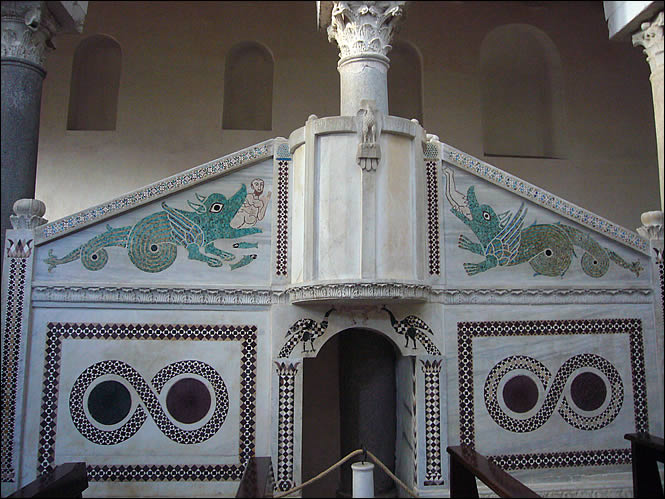 L'ambon de la cathédrale Santa Maria Assunta de Ravello avec l'histoire de Jonas